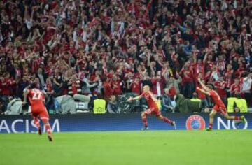 Alegría de Robben tras marcar el gol de la victoria.