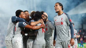 Jugadores del Liverpool celebran un gol frente al Crystal Palace.