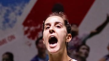 La jugadora española Carolina Marin celebra un punto durante su partido ante Line Christophersen en el Daihatsu Indonesia Masters 2023 de bádminton.