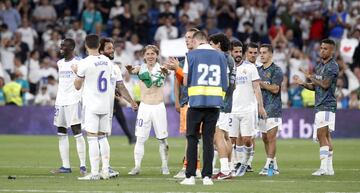 Marcelo dice adi¨®s al Bernab¨¦u. Tras 15 temporadas y media en el club blanco se despide de la afici¨®n.