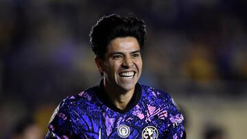 America's Chilean forward #11 Victor Davila celebrates after scoring during the Liga MX Clausura football match between America and San Luis at the Ciudad de los Deportes stadium in Mexico City on January 28, 2025. (Photo by Rodrigo Oropeza / AFP)