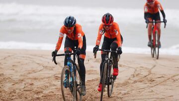Dutch athletes Lucinda Brand, Denise Betsema, Annemarie Worst the compete in the women's elite race at the UCI Cyclo-Cross World Championships, in Ostend on January 30, 2021. - Lucinda Brand copleted to win the race. (Photo by BAS CZERWINSKI / various sources / AFP) / Belgium OUT