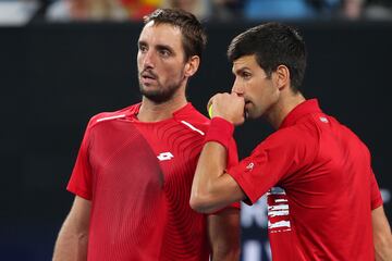 Novak Djokovic y Viktor Troicki durante el partido de dobles. 
