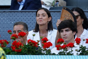 Reyes Maroto, la exministra de Industria, Comercio y Turismo en la pista Manolo Santana del Mutua Madrid Open que alberga la Final entre Carlos Alcaraz y el alem¨¢n Jan-Lennard Struff este domingo en la Caja M¨¢gica en Madrid.