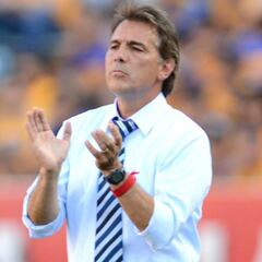 Carlos de los Cobos arremete contra la afición salvadoreña