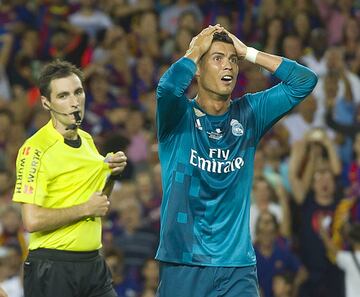 Cristiano fue sancionado con cinco partidos después de su expulsión en el Clásico del Camp Nou. Un partido por esa acción, y cuatro por el empujón, que De Burgos Bengoetxea.