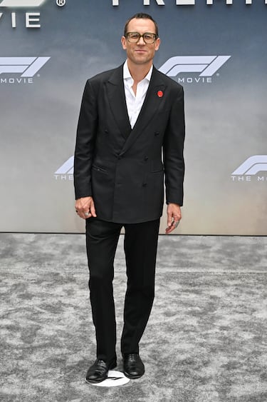 Tobias Menzies posa en la alfombra roja del preestreno de 'F1: La película' celebrado en la ciudad de Nueva York.