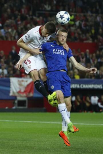 Jamie Vardy y Clement Lenglet.