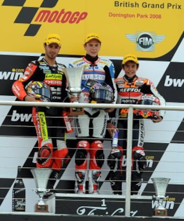 Consiguió su primer podio en el Gran Premio de Gran Bretaña el 22 de junio. En la imagen, Mike Di Meglio, Scott Redding y Marc Márquez.