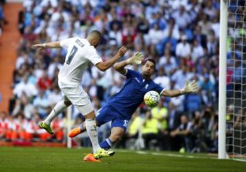 Benzema marca el único gol del partido.