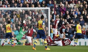 Arsenal se impuso sobre el Burnley por la cuenta mínima. 