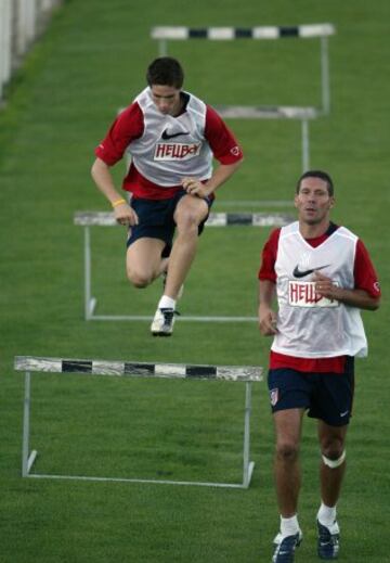 Coincidió con jugadores con Fernando Torres, con quienes construyó un vínculo tanto profesional como personal que aún hoy perdura. No solo se nota en su forma de hacer equipo, si no en su forma de hacer del equipo una familia.