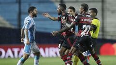 Dos chilenos aparecen en el equipo semanal de la Copa