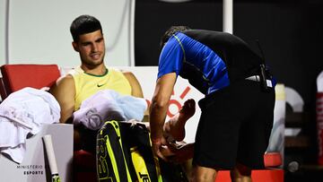 Carlos Alcaraz, durante su partido con Thiago Monteiro en R¨ªo de Janeiro.