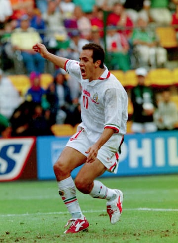 Blanco anotó un gol inusual en Francia, se enfrenaban en la fase de grupos a Bulgaria. Blanco recibió un centro por parte de Ramón Ramírez, parecía bastante largo, sin embargo, el ‘Cuau’ la tocó con pierna izquierda, parte externa y la mandó a guardar.
