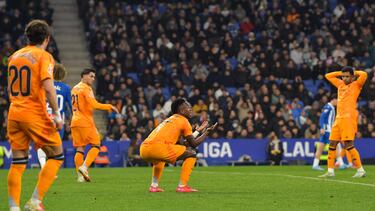 Vinicius Junior reacciona en el gol del Espanyol.