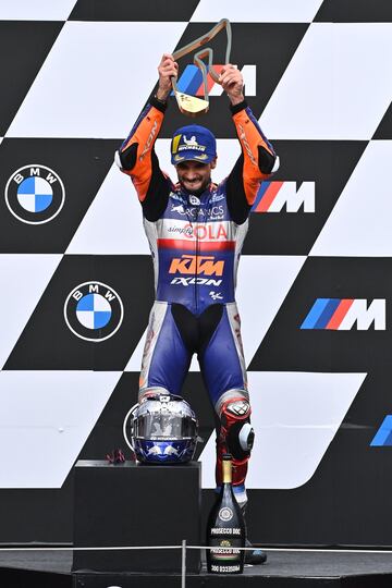 Miguel Oliveira en el podio del Gran Premio de Estiria 2020. El portugués se ha llevado la victoria en el circuito de Red Bull Ring.

