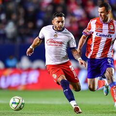 Alexis Vega: Chivas descartó lesión en los ligamentos