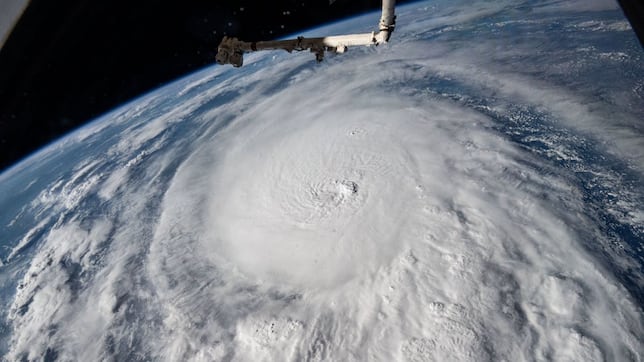 Así lucía el huracán Milton desde el espacio, durante su paso por la Península de Yucatán