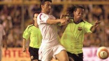 <b>IGUALADO. </b>Marti y Ronaldinho tuvieron varias acciones a lo largo del partido en las que evidenciaron lo igualado del encuentro entre catalanes y andaluces.