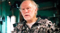 John Malkovich revela el motivo por el que se negaba a salir en una peli de superhéroes: “Páguenme”