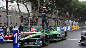 Sébastien Buemi celebra su victoria en el e-Prix de Mónaco de Fórmula E.