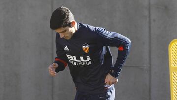 El Valencia niega que haya acuerdo con el PSG por Guedes