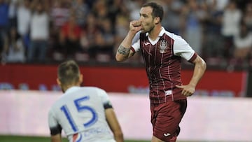 Urko Vera con el Cluj de Rumanía