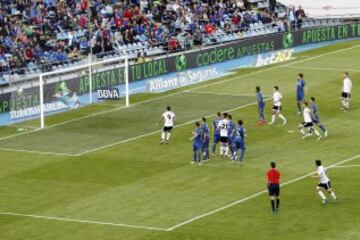 0-1. Dani Parejo anotó el primer tanto del Valencia de falta directa.