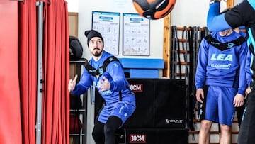 El Alavés recupera a Héctor tras varios meses en el dique seco