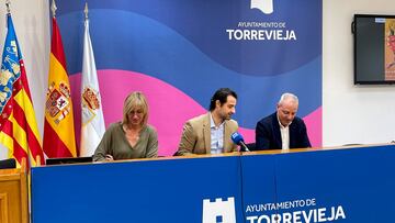 Diana Box, Dol¨®n y Bl¨¢zquez en el Ayuntamiento de Torrevieja.