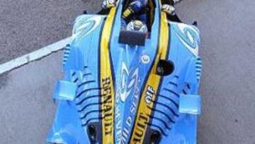 <b>SATISFECHO.</B> Pese a los problemas que ha tenido en su primer día con el R25, Alonso se ha mostrado satisfecho con su nuevo coche.