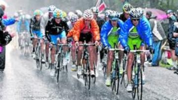 <b>NO SE MOJARON. </b>La lluvia, que endurece siempre la carrera, pudo ser un acicate para la batalla. Pero los favoritos tampoco se mojaron ayer.