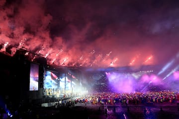 Vista general de los juegos pirotécnicos durante la ceremonia de clausura de los XXIII Juegos Centroamericanos y del Caribe hoy, viernes 3 de agosto de 2018, en el estadio Metropolitano Roberto Meléndez, en Barranquilla (Colombia). Barranquilla despide oficialmente la edición 23 de los Juegos Centroamericanos y del Caribe que dejaron a México como el país vencedor con 132 oros, a Cuba en segundo puesto con 102 y la delegación anfitriona, Colombia, en tercer lugar con 79. 