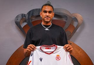 Mboula abre la puerta de salida