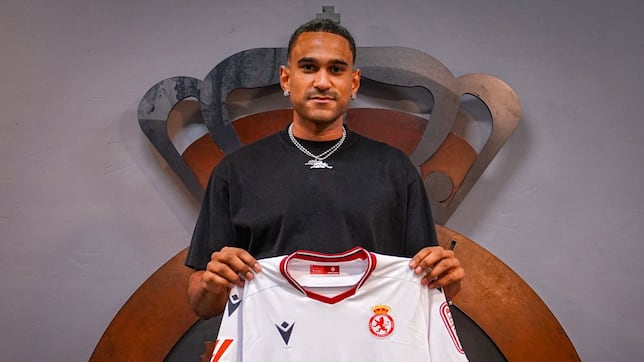 Mboula abre la puerta de salida