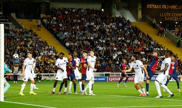 3-0. Pedri lanza una falta en la línea de fondo del lateral derecho e Íñigo Martínez, con un poderoso salto, remata de cabeza al palo izquierdo del guardameta austriaco, Marvin Keller, y anota el tercer gol azulgrana el minuto 36 de partido.