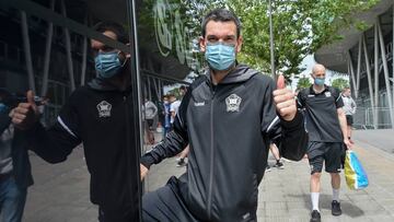 11/06/20 BALONCESTO ACB SALIDA DEL EQUIPO BILBAO BASKET HACIA VALENCIA
VIAJE
AUTOBUS
RAFA MARTINEZ