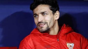 Jesús Navas, jugador del Sevilla, en el banquillo durante el Atlético-Sevilla.