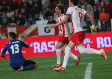 2-2. Corona marca el segundo tanto y empata el partido.