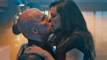 Morena Baccarin didn’t enjoy her “two days of sex” with Ryan Reynolds in ‘Deadpool’: “Like kissing a giant latex condom”