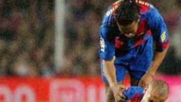 <b>LESIONADO DE GRAVEDAD.</b> Larsson sufrió la rotura
completa del ligamento cruzado anterior de la rodilla izquierda en el partido ante el Real Madrid.