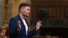 El portavoz de ERC en el Congreso, Gabriel Rufián, interviene durante una sesión plenaria en el Congreso de los Diputados, a 4 de julio de 2024, en Madrid (España). El Pleno del Congreso celebra una sesión extraordinaria para debatir como único punto la toma en consideración de la Proposición de Ley Orgánica de reforma de la Ley Orgánica del Poder Judicial y de reforma del Estatuto Orgánico del Ministerio Fiscal, a iniciativa de los grupos Popular y Socialista. Las modificaciones afectan a los requisitos para el nombramiento de magistrados y magistradas en las Salas del Tribunal Supremo, los servicios especiales y las excedencias voluntarias de jueces y magistrados y diferentes cuestiones referidas al Consejo General del Poder Judicial.
04 JULIO 2024;PLENO;CGPJ;LEY;MADRID;REFORMA
Eduardo Parra / Europa Press
04/07/2024