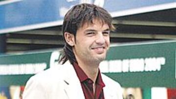 <b>DE BLANCO. </b>Morientes está decidido a terminar su carrera deportiva en el Real Madrid.