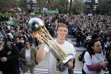 Alberto Daz, con la Copa.