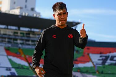 Chicharito listo y a las ordenes de Gabriel Milito
