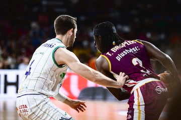 Bropleh, frente a Kalinoski.