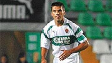 <b>QUIERE SEGUIR</B>. El capitán franjiverde se sigue viendo en el Elche en los próximos años.