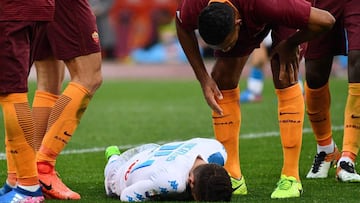 Roma's defender from Brazil Juan Jesus (R) speaks to Napoli's forward from Belgium Dries Mertens who lies on the ground after a tackle during the Italian Serie A football match AS Roma vs Napoli on March 4, 2017 at the Olympic Stadium in Rome. / AFP PHOTO / Vincenzo PINTO