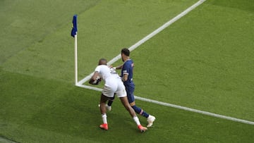 Neymar vio la segunda amarilla por esta opción.